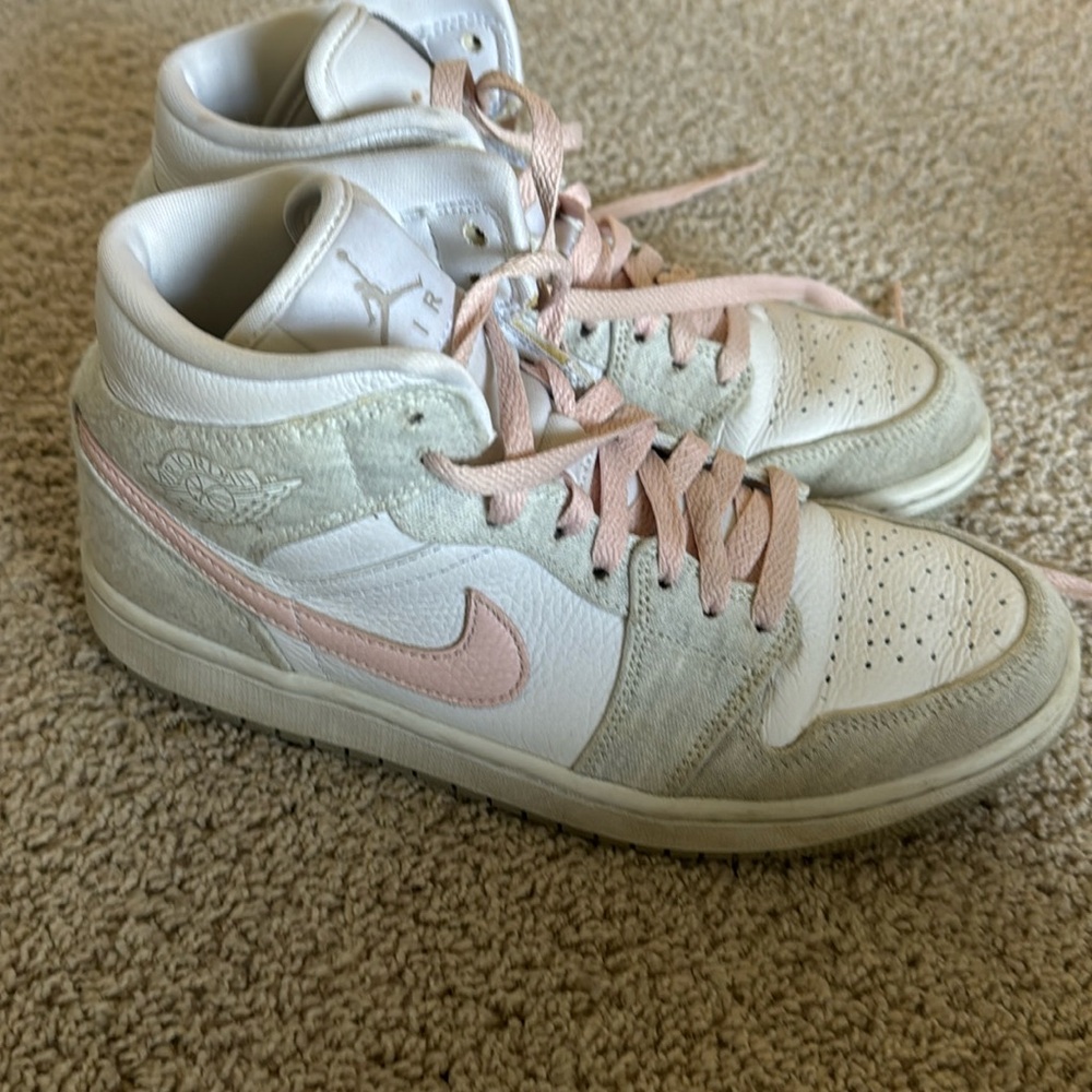 Women’s Air Jordan 1 Mid SE